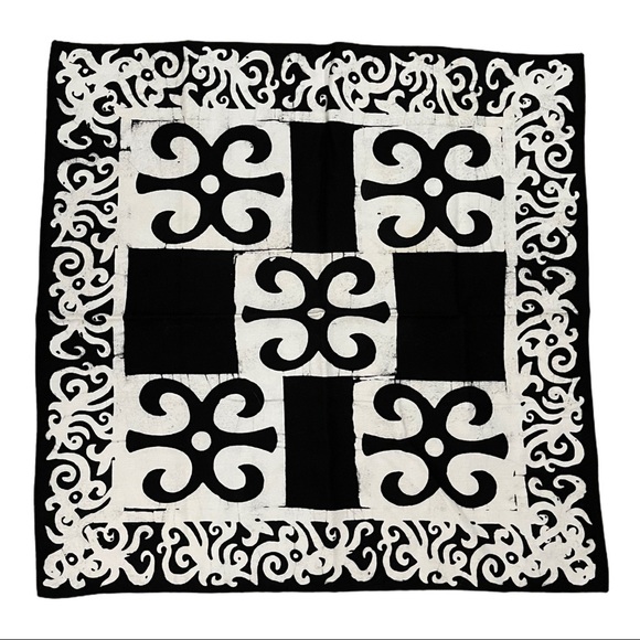 Malaysian Batik Tablecloth Tapestry Rectangle and Set Of 6 Cloth Napkins Set - Picture 7 of 16